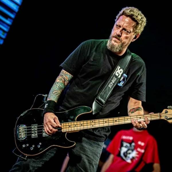 Morre Canisso, baixista da banda Raimundos
