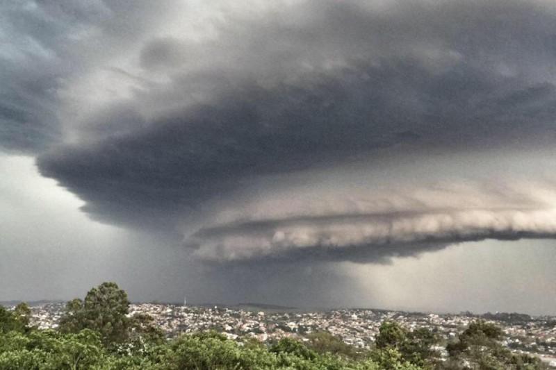 Virada produz imagens fantásticas na região de Porto Alegre