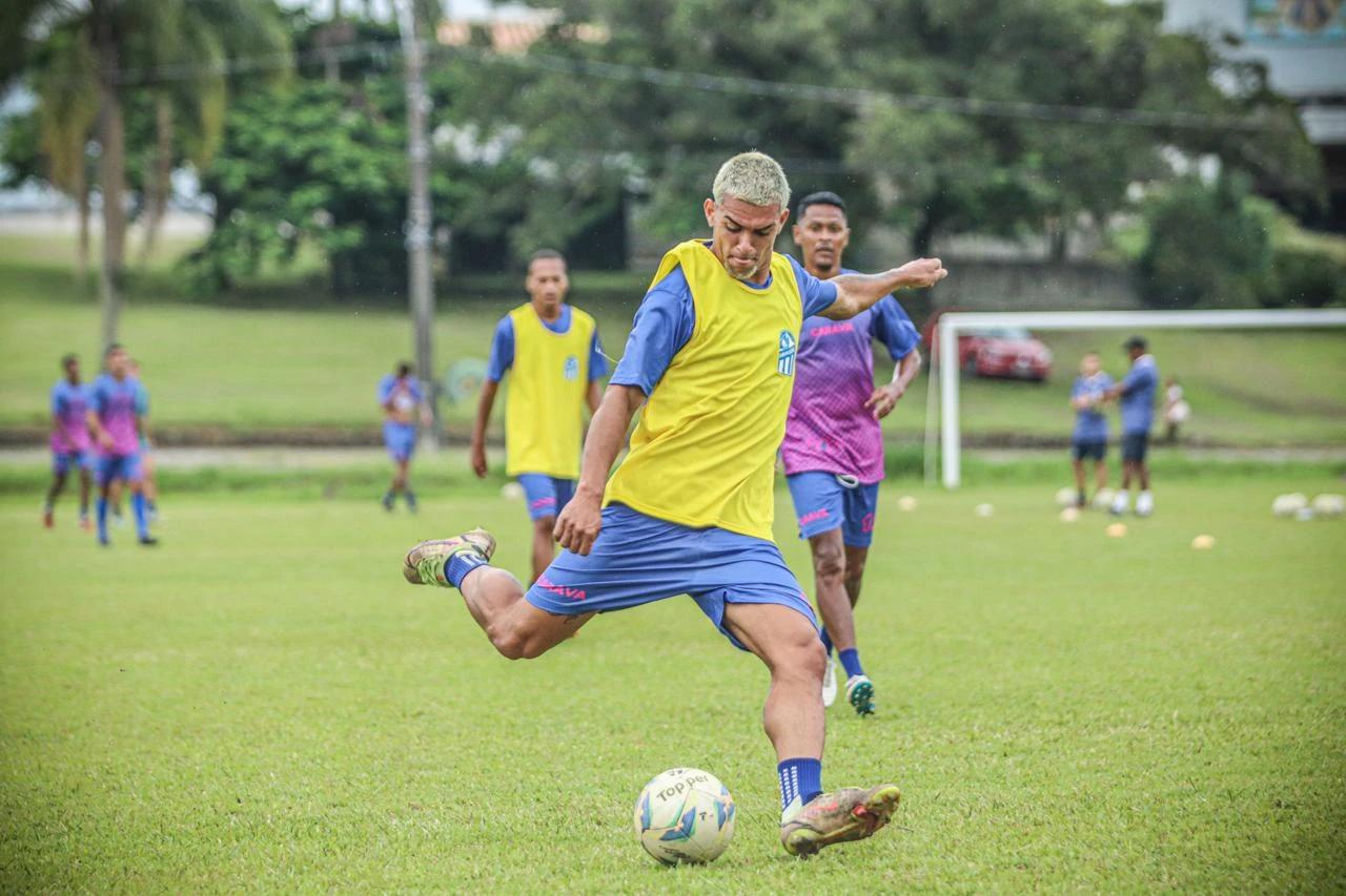 Caravaggio encerra semana de trabalho com treino na Montanha