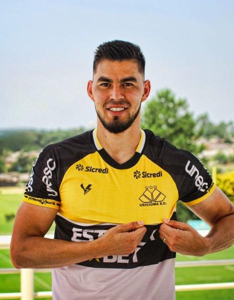 Criciúma confirma contratação do zagueiro venezuelano Wilker Ángel