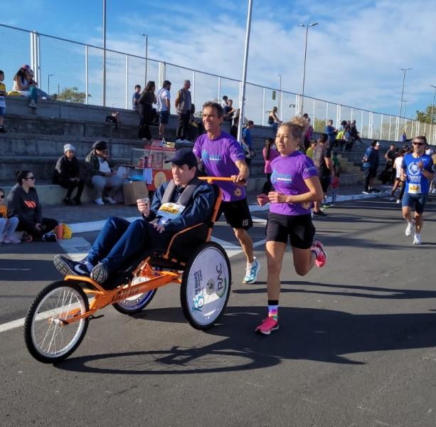 Corrida UniSatc 20 anos: inclusão e superação nas pistas  