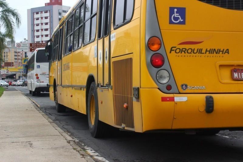 Faltam ônibus, sobram passageiros em Criciúma; Salvaro comenta lotação do transporte coletivo