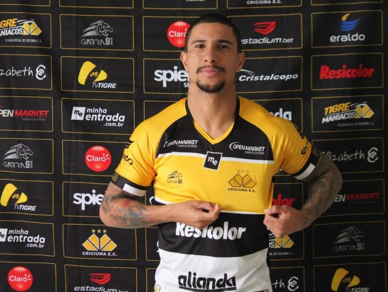 ‘É uma honra vestir essa camisa’, afirma Alex Reinaldo em sua apresentação no Tigre