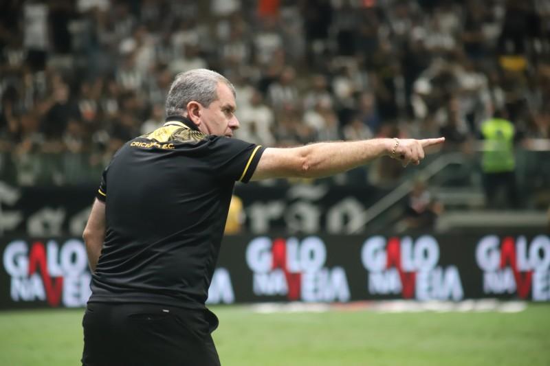 Tencati avalia empate contra o Atlético e exalta jogadores: ‘feliz com o que o elenco apresentou'