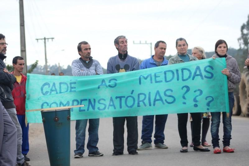 Esquecidos na lama e na poeira, moradores criam associação para reivindicar medidas compensatórias