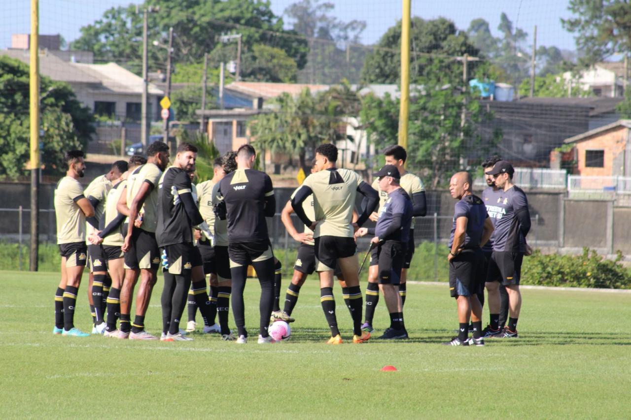 Reservas fazem jogo-treino contra o sub-23 e ganham oportunidade para mostrar serviço