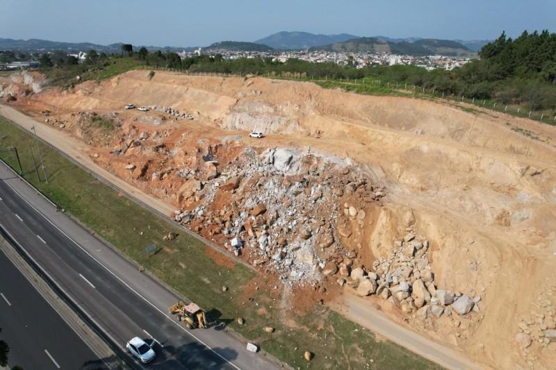 Obras em Capivari de Baixo têm nova etapa de detonação nesta quarta-feira