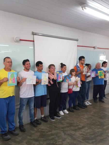 Aluno da Apae de Cocal do Sul vence etapa regional do Concurso Cartão de Natal 