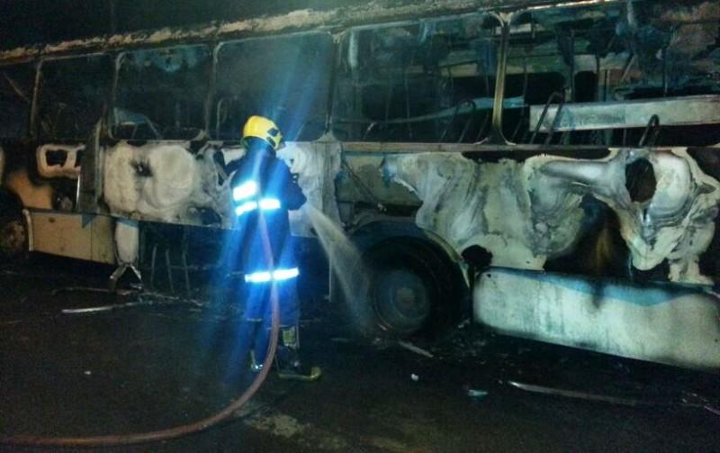Ônibus é incendiado no bairro Mina União 