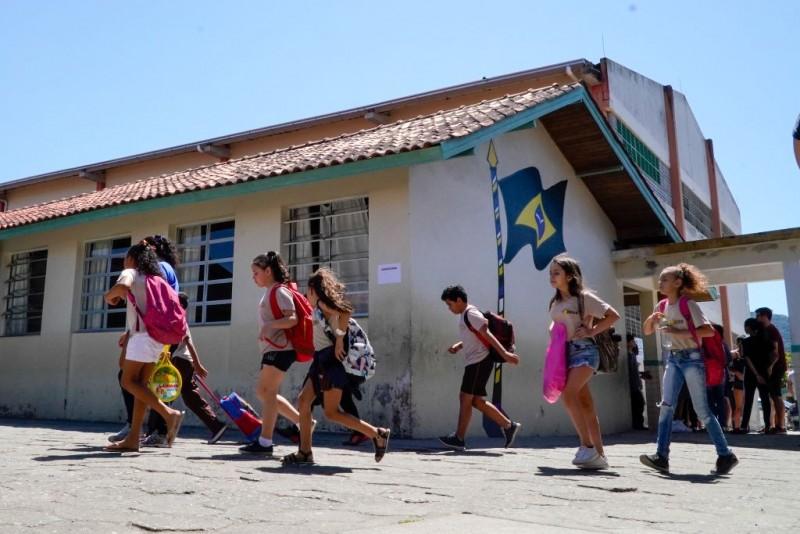 Governo do Estado cria Programa Estadual das Escolas Cívico-Militares