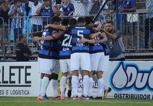 Tubarão se recupera e encerra primeira fase com vitória fora de casa