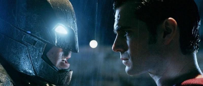 VÍDEO: Batman VS Superman terá estreia no Della