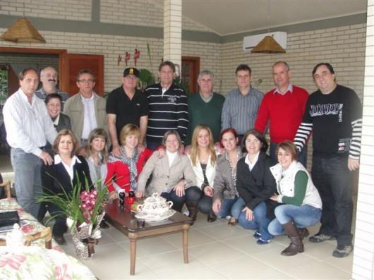 12 Damas confraterniza almoço com  a familia