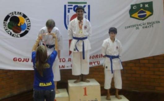 Jovem promessa do caratê de Forquilhinha fatura três medalhas no Estadual