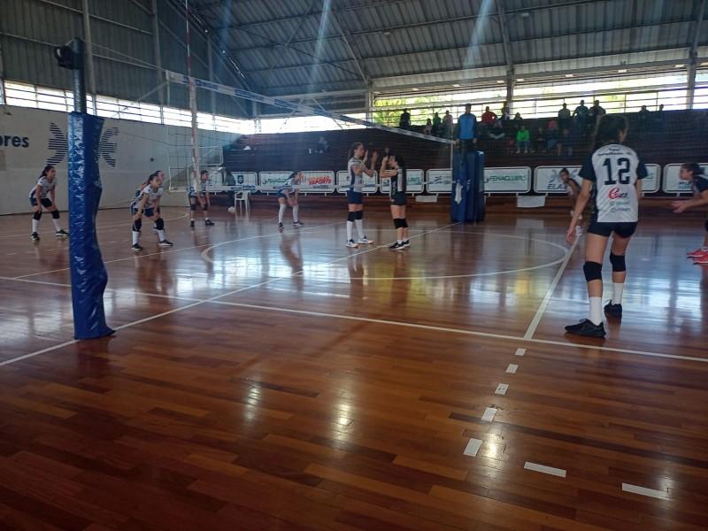 Vôlei de Forquilhinha estreia com vitórias e conquista segundo lugar na chave pelo Estadual