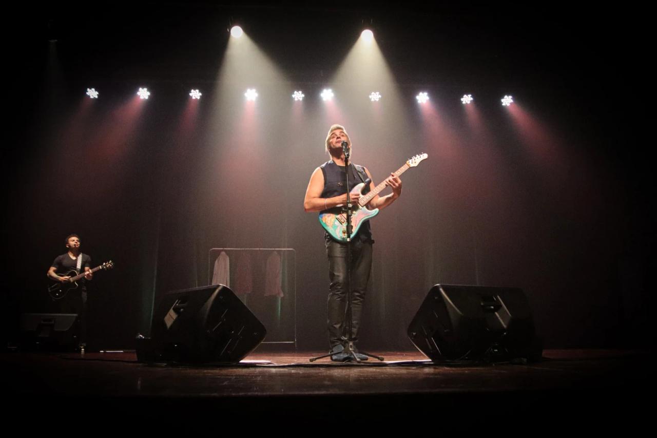 Carioca apresenta show de stand-up no Teatro Elias Angeloni em Criciúma