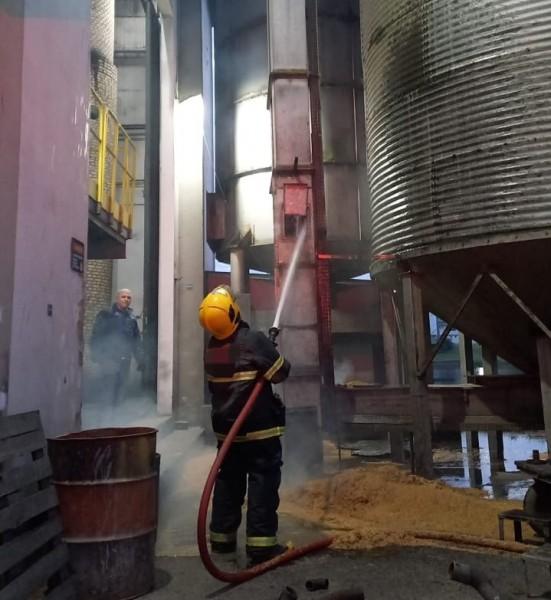 Princípio de incêndio em silo de arroz é registrado em Morro da Fumaça 