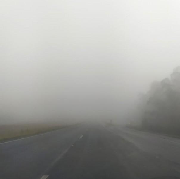 Neblina é registrada em rodovias do Sul de SC; PMRv alerta para medidas de segurança