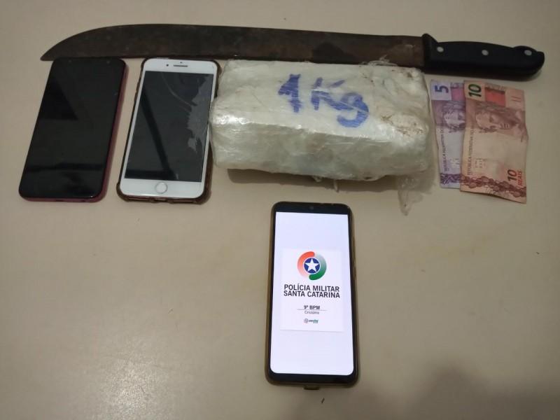 Após troca de tiros, PM prende homens acusados de traficar drogas