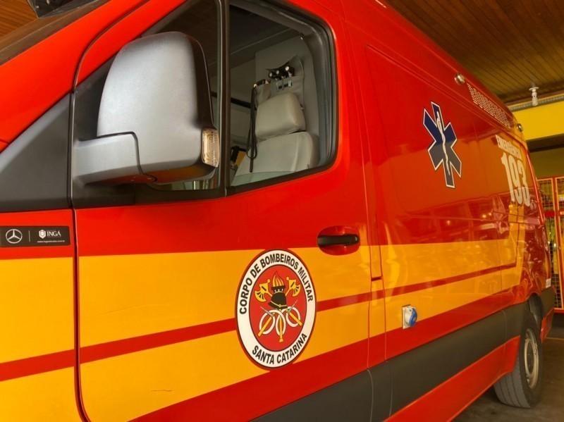 Mulher fica com braço preso em máquina industrial após acidente de trabalho 