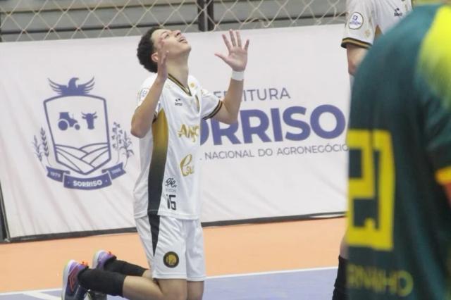 Criciúma Futsal vence no Mato Grosso, conquista primeira vitória e sobe no Brasileiro