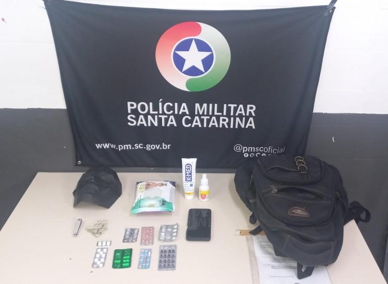 Vestindo lingerie, homem é preso após se masturbar para adolescente em Criciúma