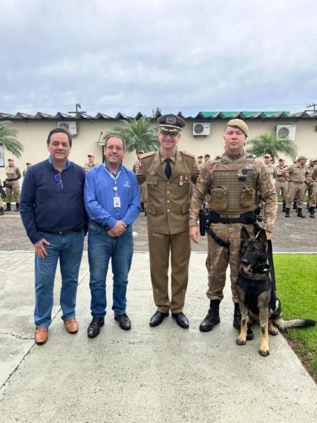 Diamante Energia faz doação de cão policial ao 5º Batalhão de Polícia Militar