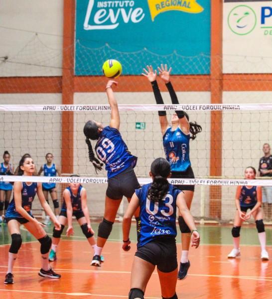 Com apoio da torcida e apresentação de mascote, Vôlei de Forquilhinha conquista o segundo lugar no Estadual