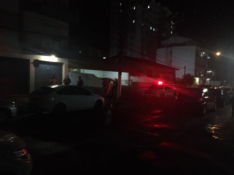 Polícia Militar suspeita que havia gasolina em garrafa pet após veículo pegar fogo