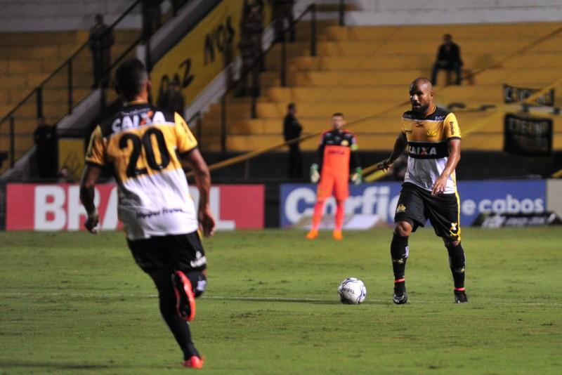 Liel próximo do Criciúma e zagueiro Páscoa é lembrado pela direção