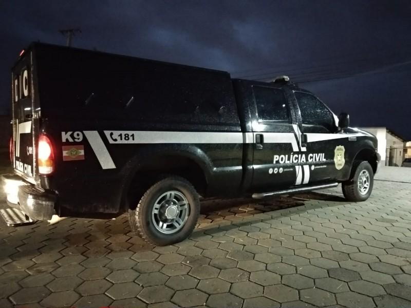 Dois adolescentes e um homem são detidos por assaltos em Lauro Müller