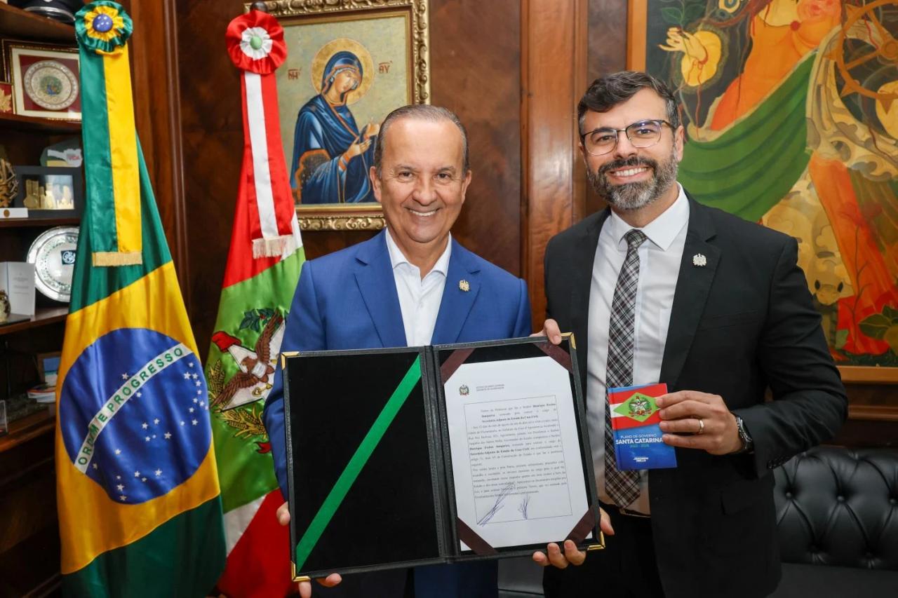 Jorginho Mello dá posse a novo secretário adjunto da Casa Civil de Santa Catarina