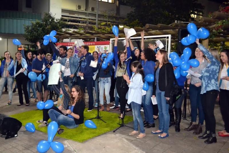 Alunos de Ciências Contábeis soltam a voz no Quintas Culturais