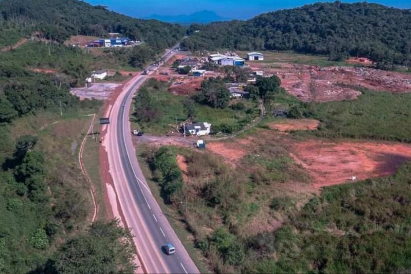 Duplicação da BR-280 está praticamente parada, mostra análise da FIESC