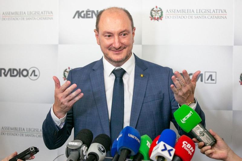 'Entramos na política. Agora, só o eleitor para nos mandar para casa', diz Mauro de Nadal
