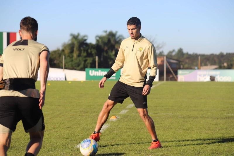 Criciúma confirma a rescisão de contrato com o volante Baltasar Barcia