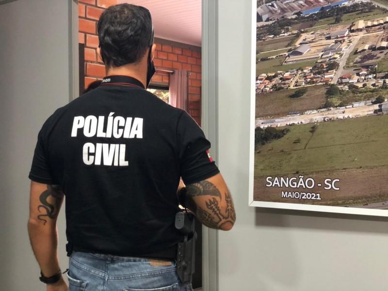 Ex-prefeito e cinco servidores públicos são presos em Sangão
