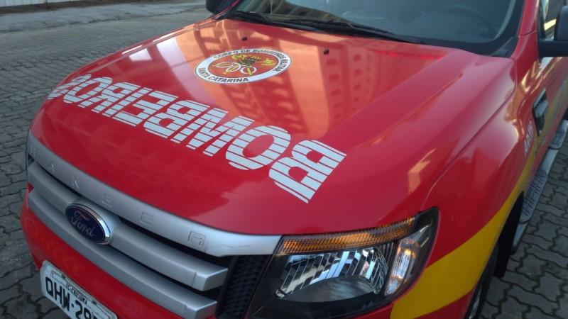 Trabalhador fica ferido após ser atingido por janela