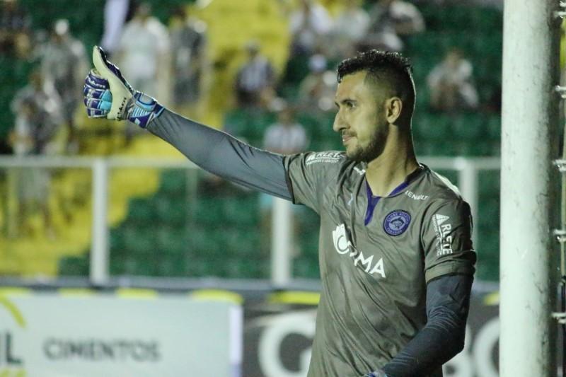 Goleiro Belliato passa por cirurgia e deve ficar fora dos gramados por 40 dias