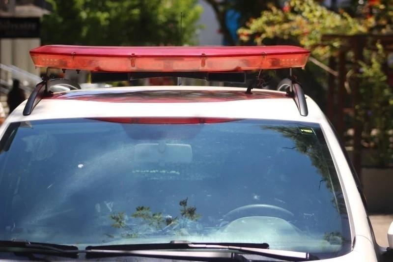 Filho em surto quebra retrovisor de carro e ameaça incendiar casa de família em Criciúma