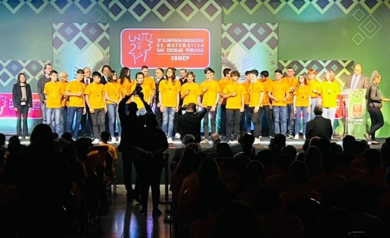 Estudantes de Içara recebem premiação nacional na Bahia