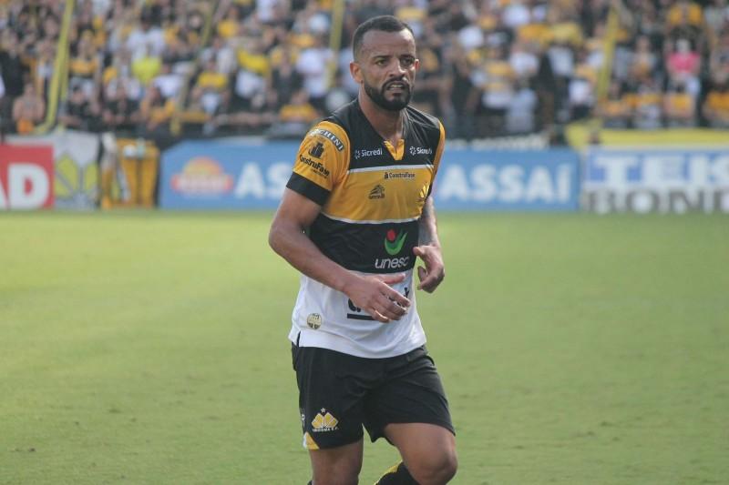 Hélder fratura tornozelo e ficará fora dos gramados por pelo menos 70 dias