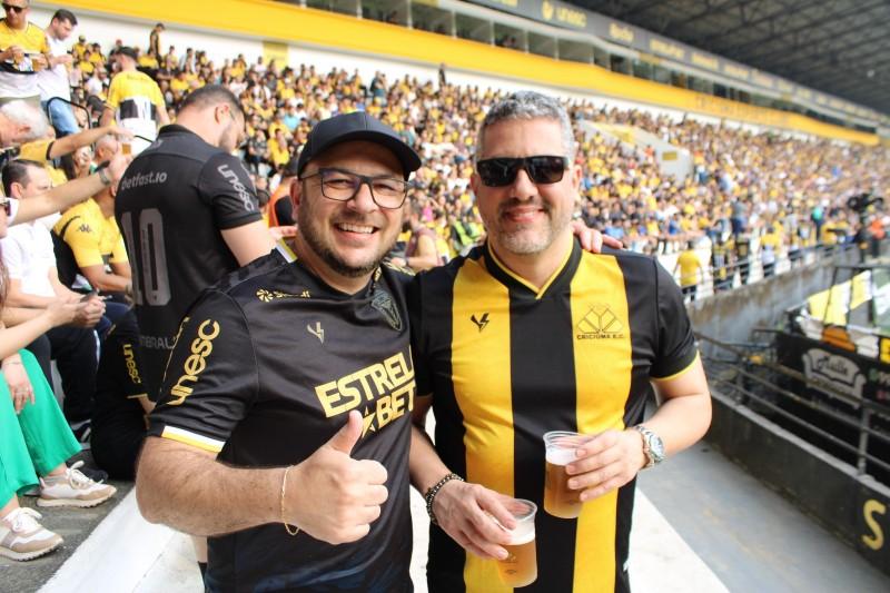 Galeria Carvoeira: mais de 18 mil torcedores lotam o HH e fazem festa após empate diante do Vasco 