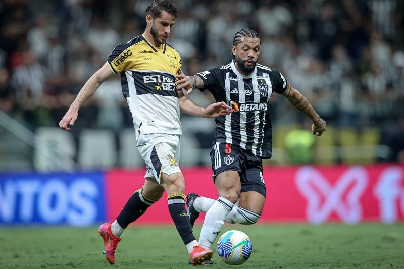 Árbitro de vídeo desconsiderou possível pênalti para o Criciúma contra o Galo: ‘jogada limpa’
