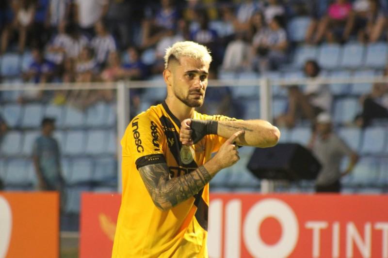 Felipe Vizeu dedica gol ao pai, que morreu nesta segunda-feira: ‘ele estava aqui presente’
