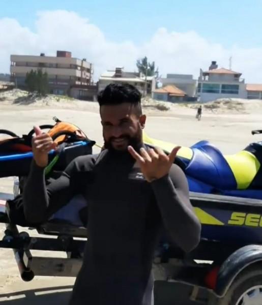 Medalha de ouro do surfe nas Olimpíadas, Ítalo Ferreira está no Sul de Santa Catarina
