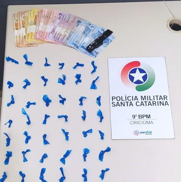 Jovem é detida por tráfico e PM apreende mais de 70 pedras de crack no Boa Vista
