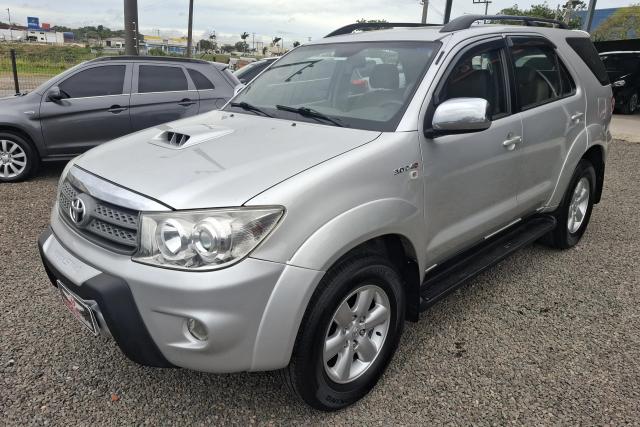 Toyota Hilux SW4 SRV 2010: por que ainda há quem pague caro por ela?