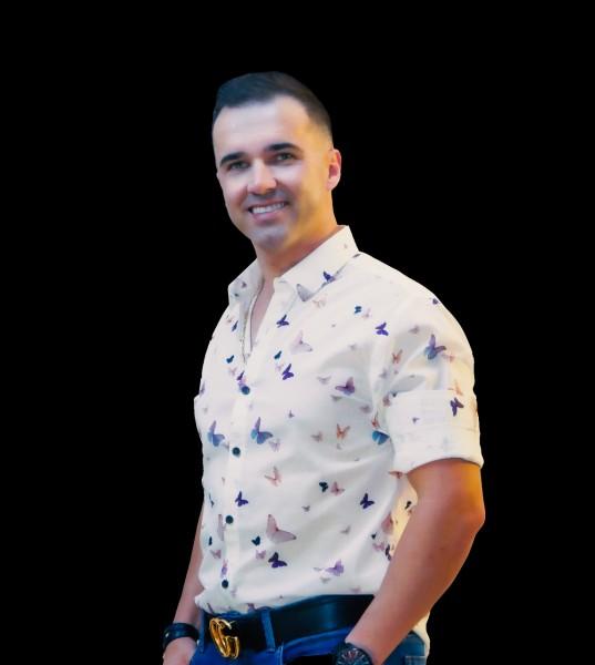 Cantor Felipe Cabral fará live beneficente neste sábado