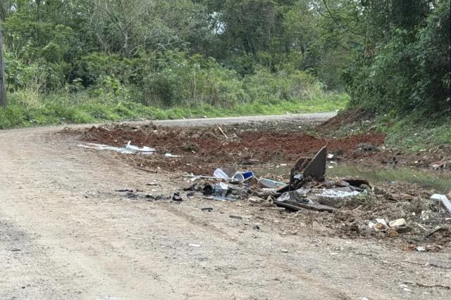 Vídeo: câmeras flagram novos descartes irregulares de lixo em Criciúma